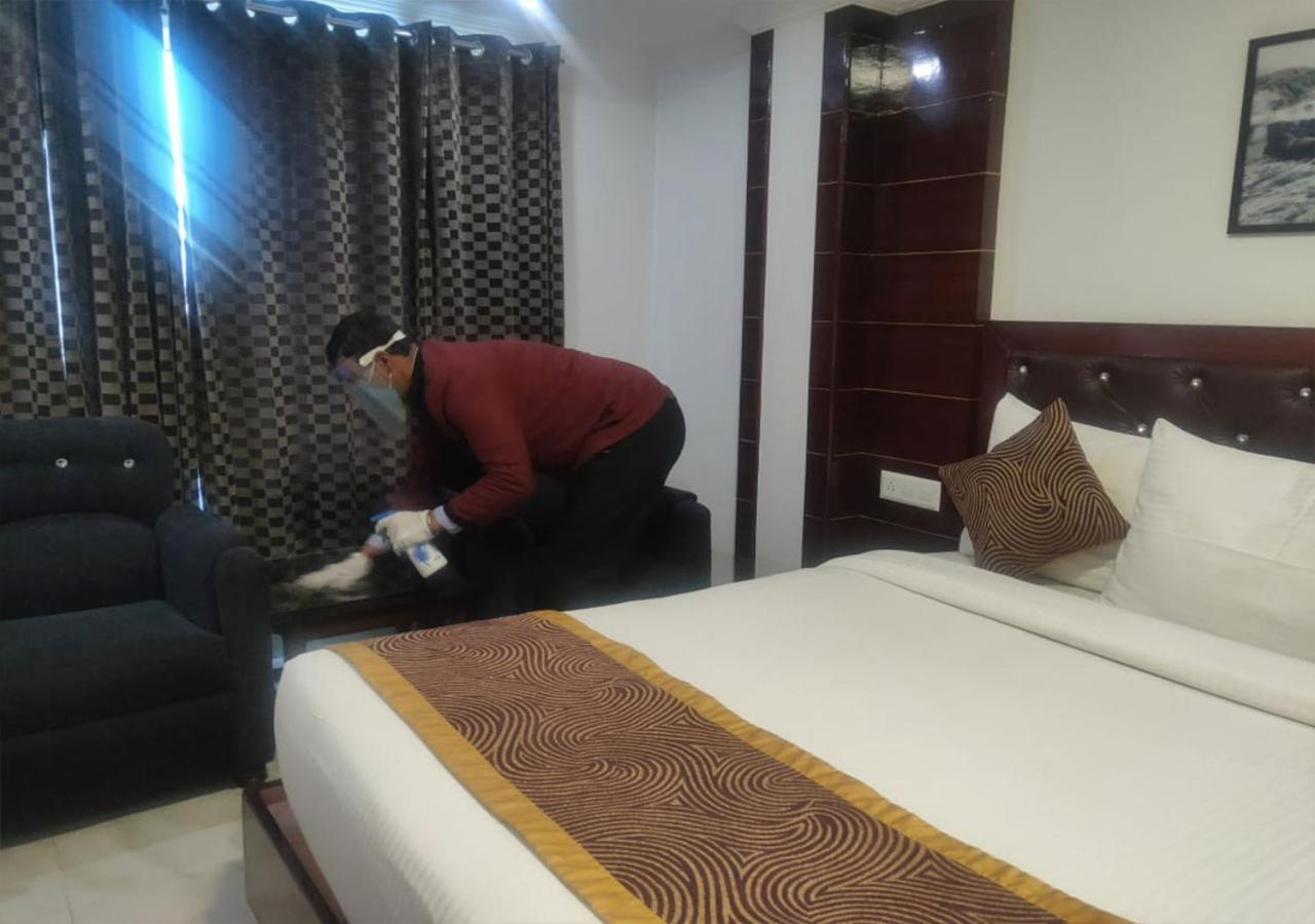 Hotel White Grand Shimla - In City Centre - A Centrally Ac Hotel Kültér fotó
