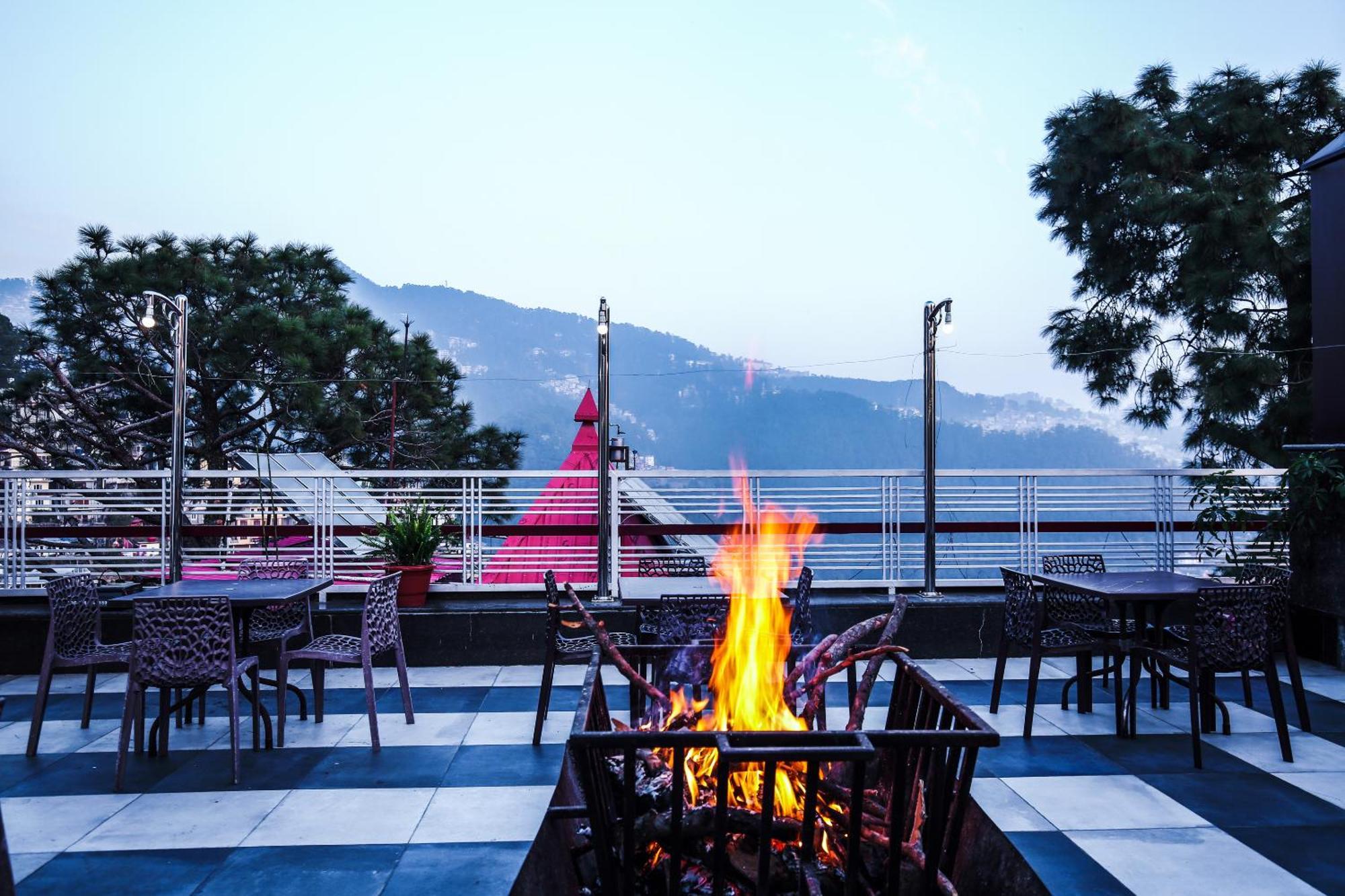 Hotel White Grand Shimla - In City Centre - A Centrally Ac Hotel Kültér fotó