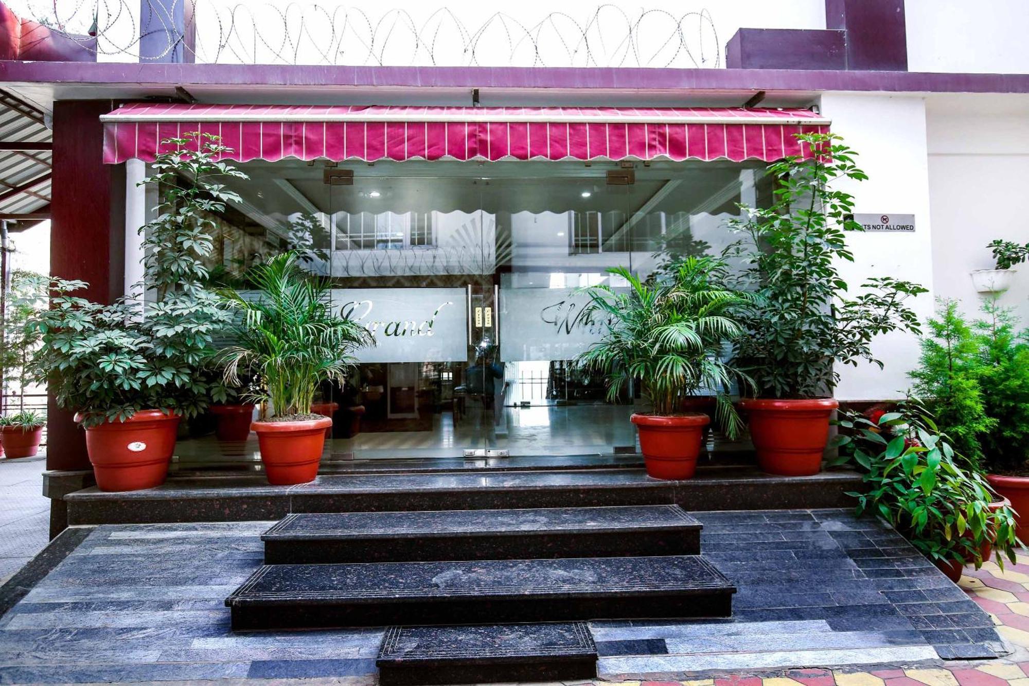 Hotel White Grand Shimla - In City Centre - A Centrally Ac Hotel Kültér fotó